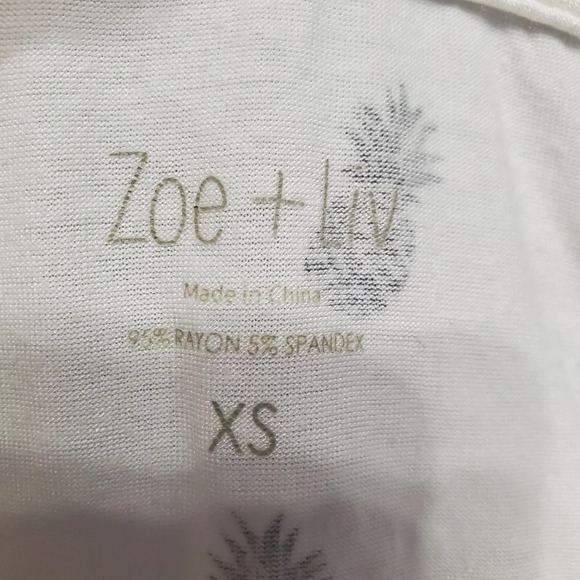 🔥 Zoe & Liv Pineapple V-Neck Top XS - Picture 6 of 6